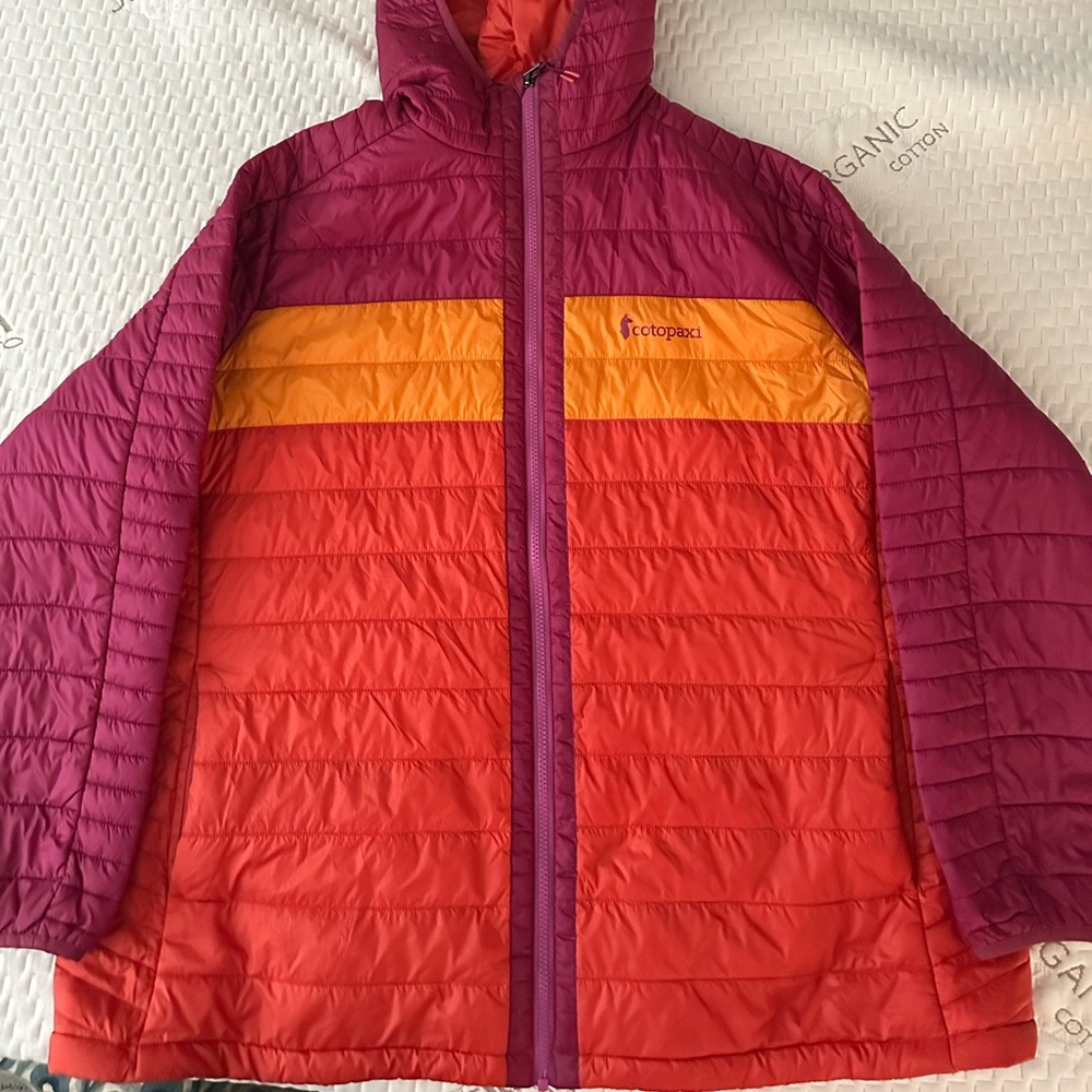 Cotopaxi Women’s Capa Insulated Hooded Jacket - Raspberry/Canyon / 2X